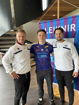 Aron Skúli til Leiknis